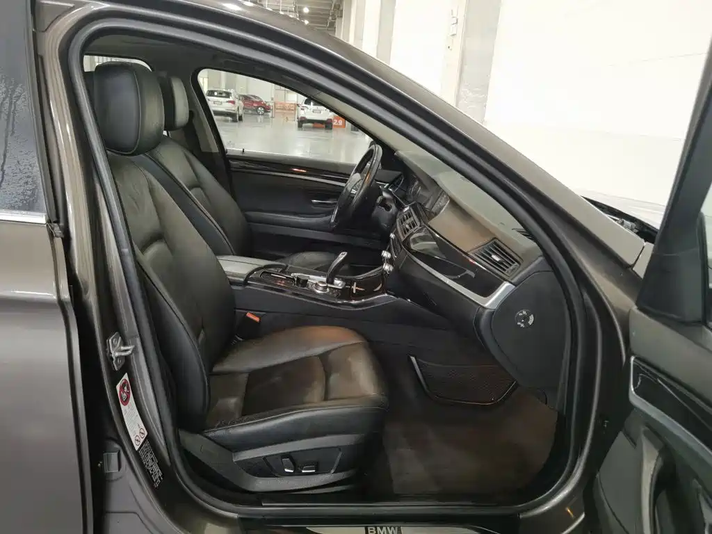 BMW 5 Series 2013 — фото 23