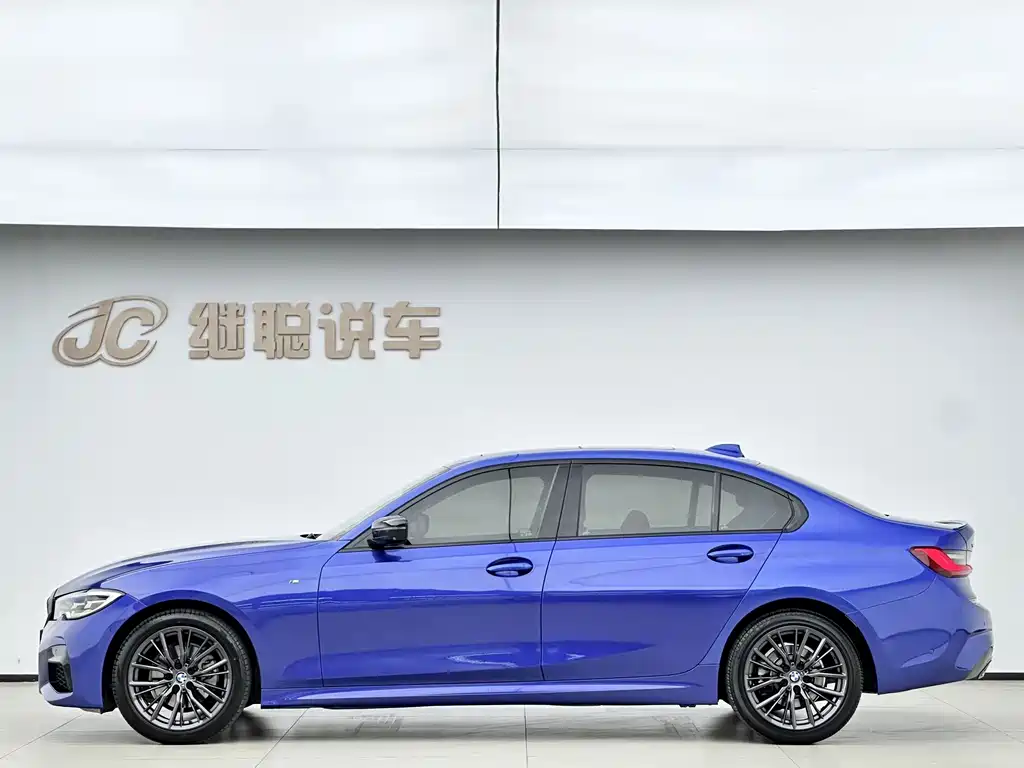 BMW 3 Series 2019 — фото 11