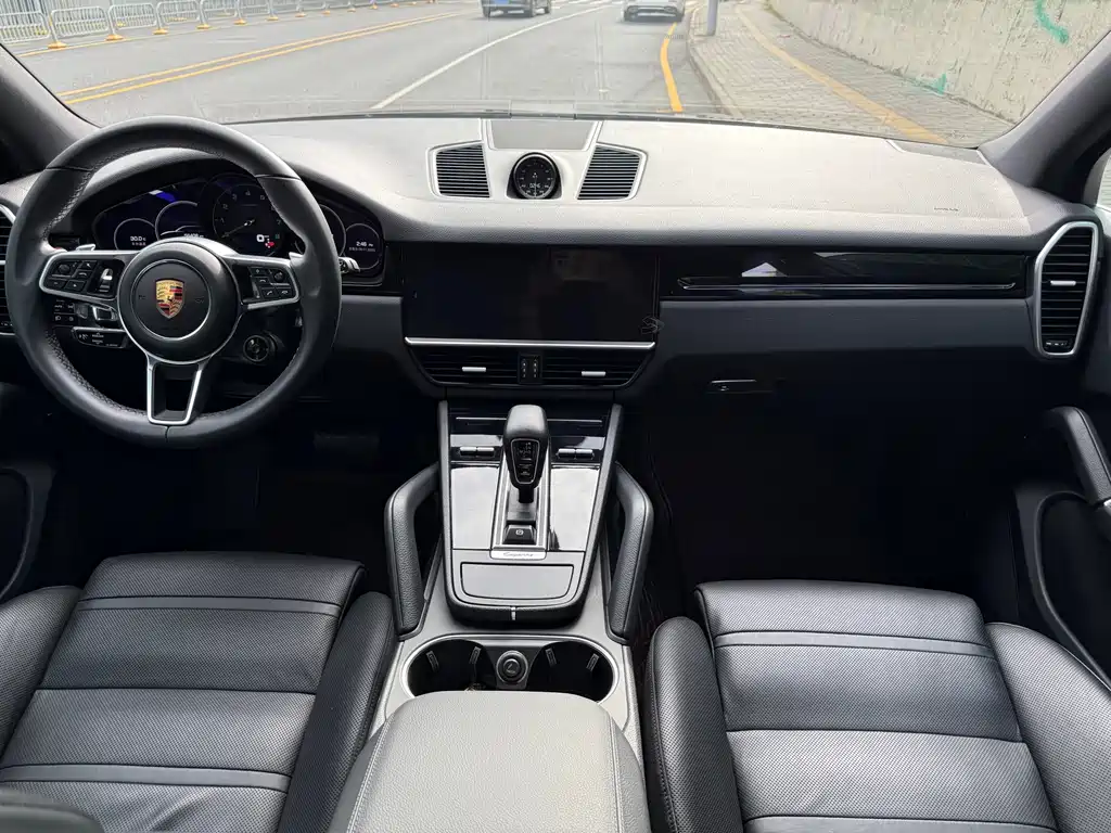 Porsche Cayenne Hybrid 2019 — фото 12