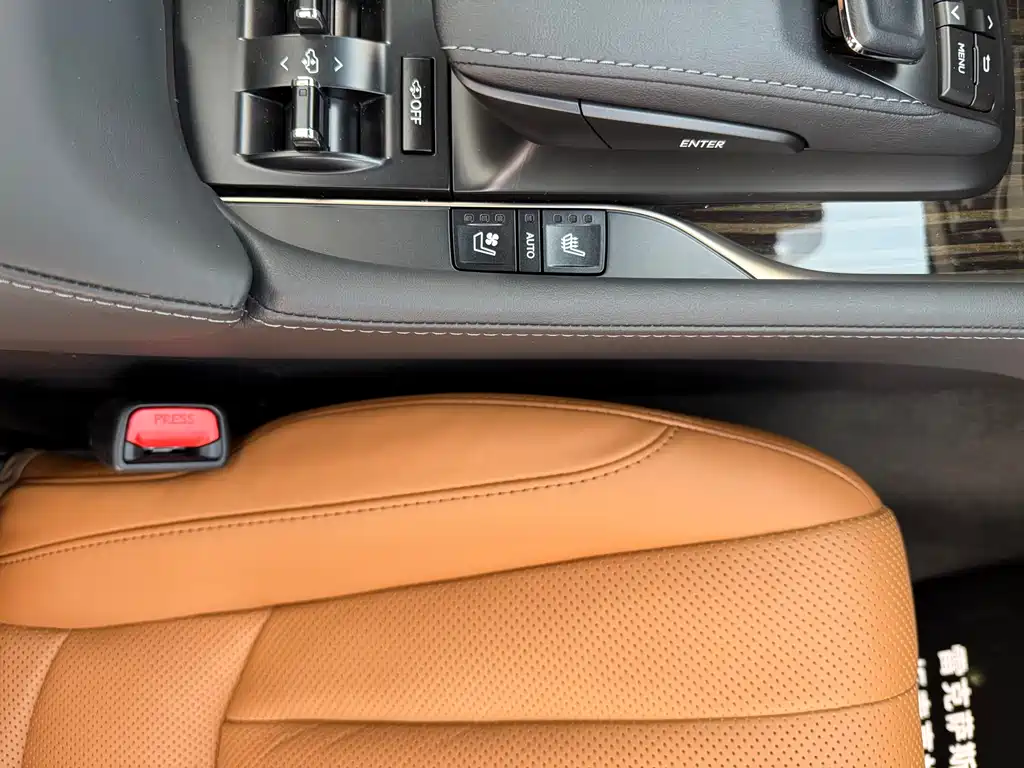 Lexus LX 2022 — фото 19