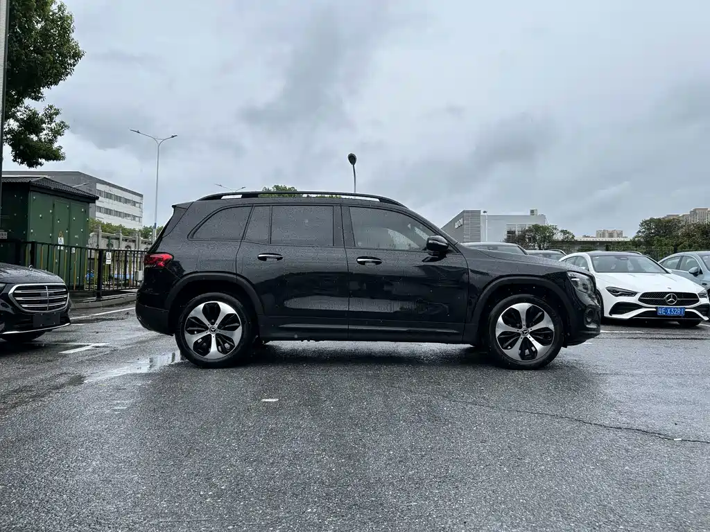 Mercedes-Benz GLB 2023