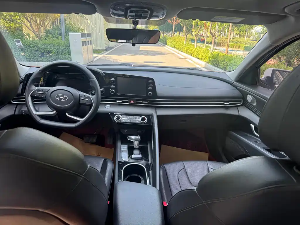 Hyundai Elantra 2023
