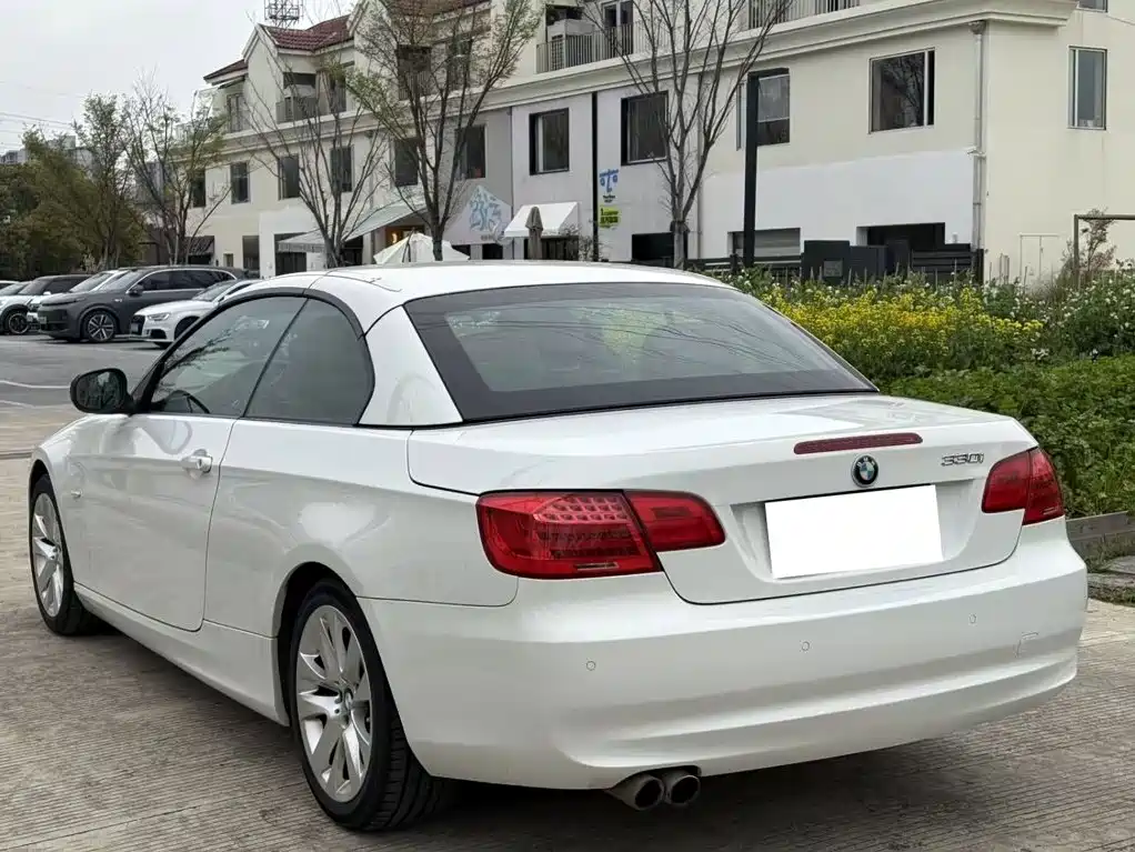 BMW 3 Series 2011 — фото 14