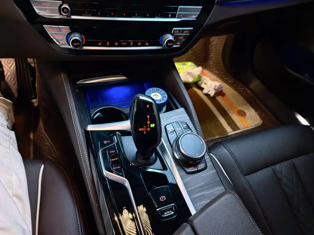 BMW 5 Series 2021 — фото 12