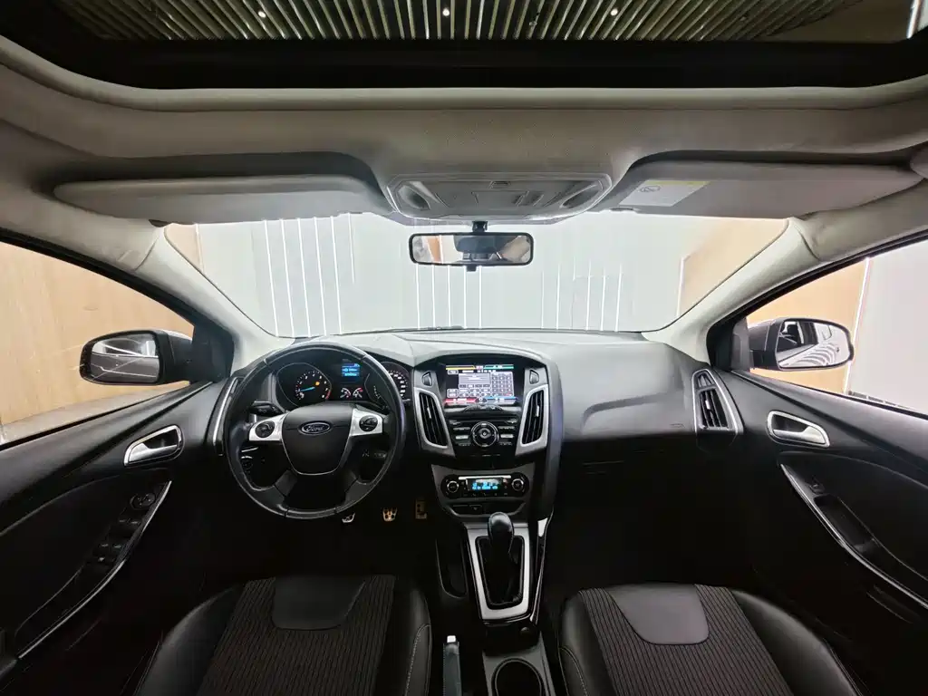 Ford Focus 2014 — фото 13