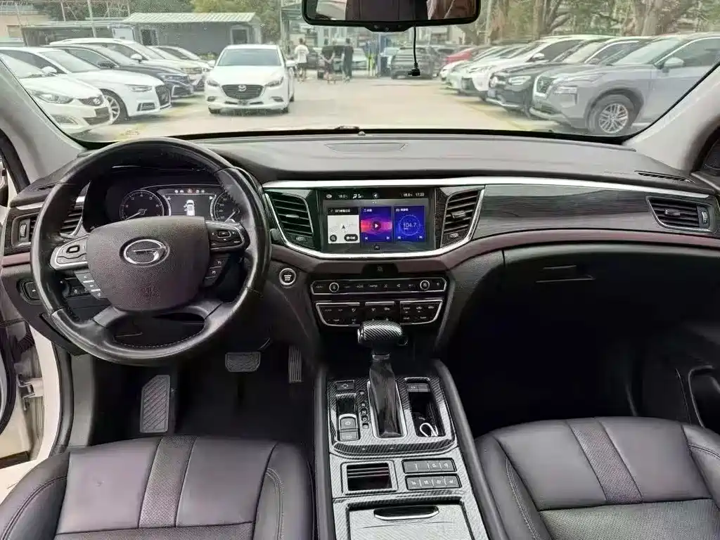GAC Trumpchi GS8 2017 — фото 8