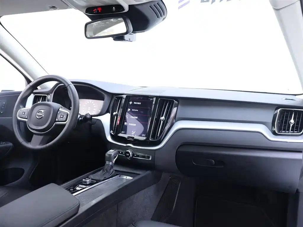 Volvo XC60 2020 — фото 20