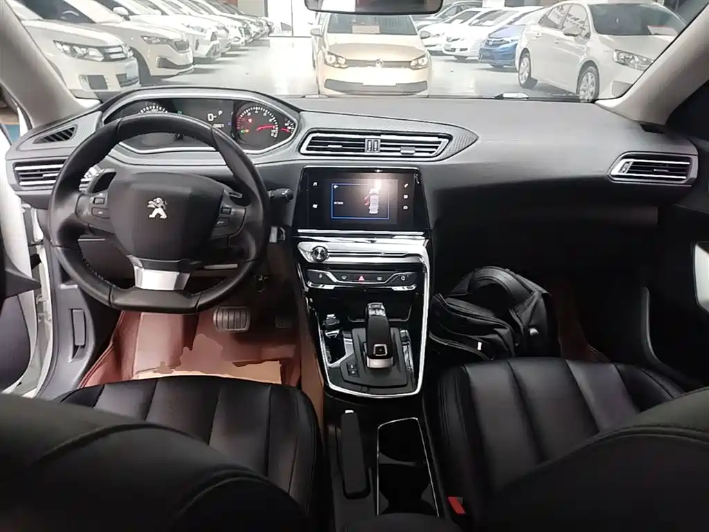 Peugeot 308 2020 — фото 10