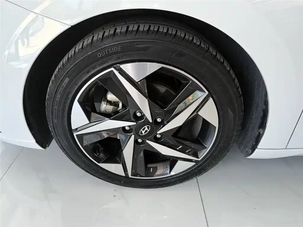 Hyundai Elantra 2023 — фото 23