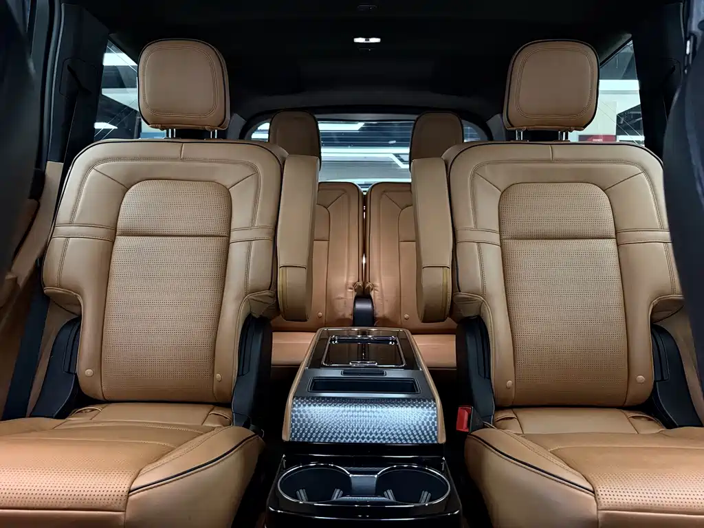 Lincoln Aviator 2020 — фото 18