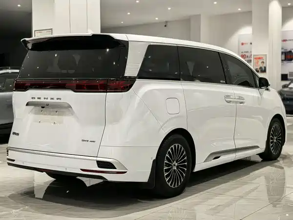 Denza D9 2022