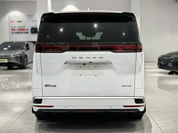 Denza D9 2022