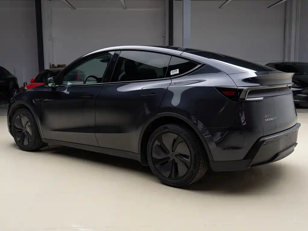 Tesla Model Y 2025 — фото 7