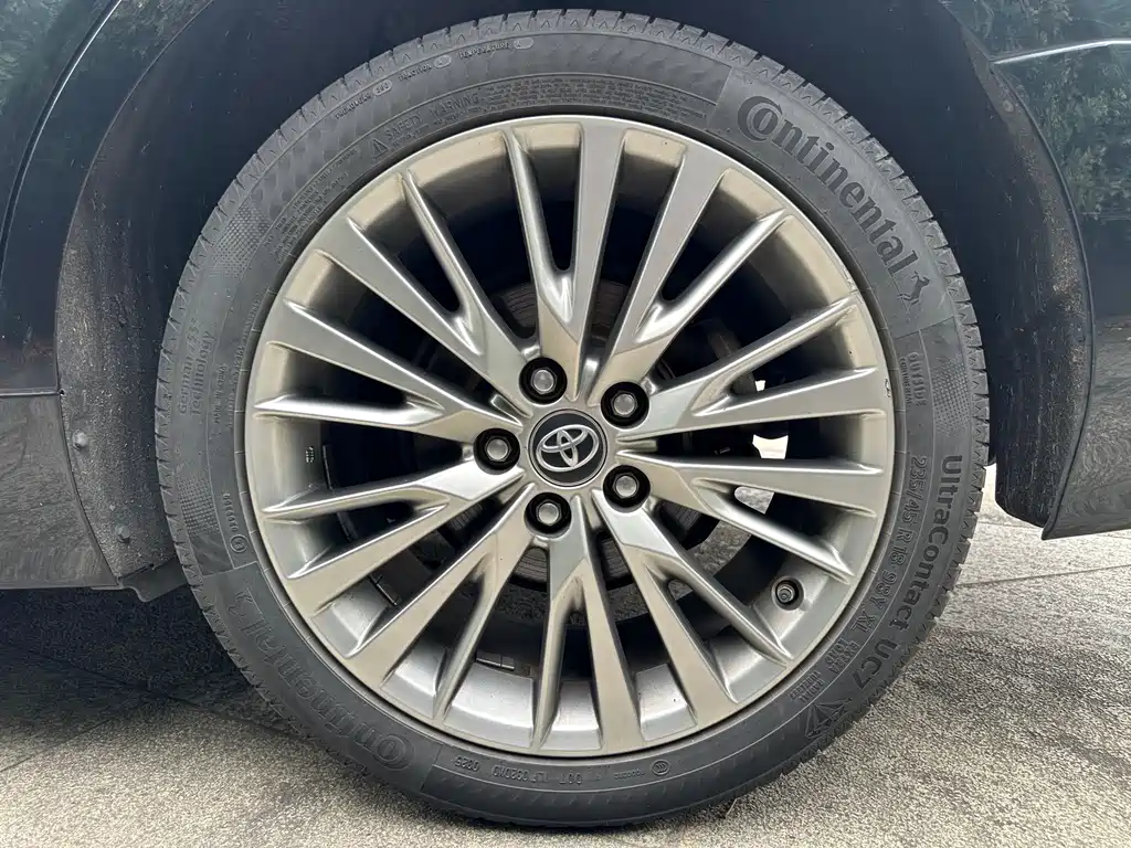 Toyota Camry 2019 — фото 16