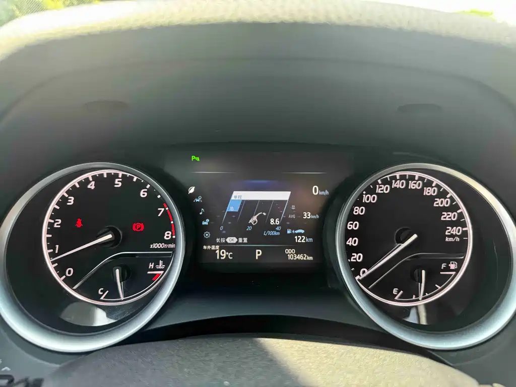 Toyota Camry 2018 — фото 10