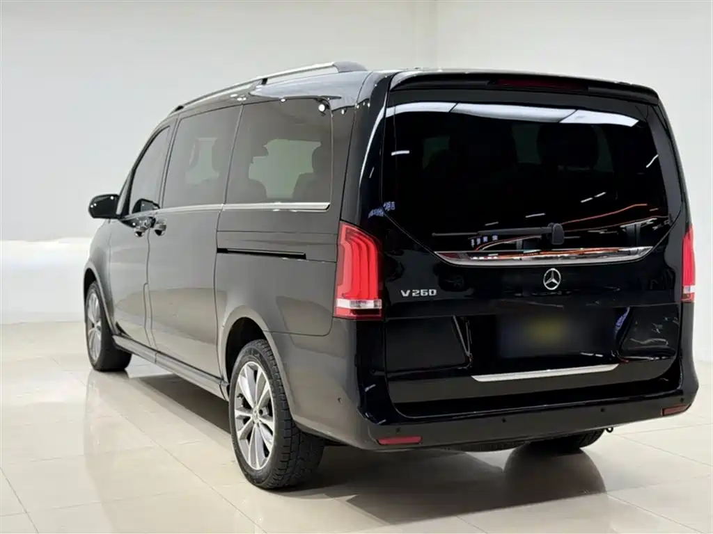 Mercedes-Benz V-Class 2022 — фото 14
