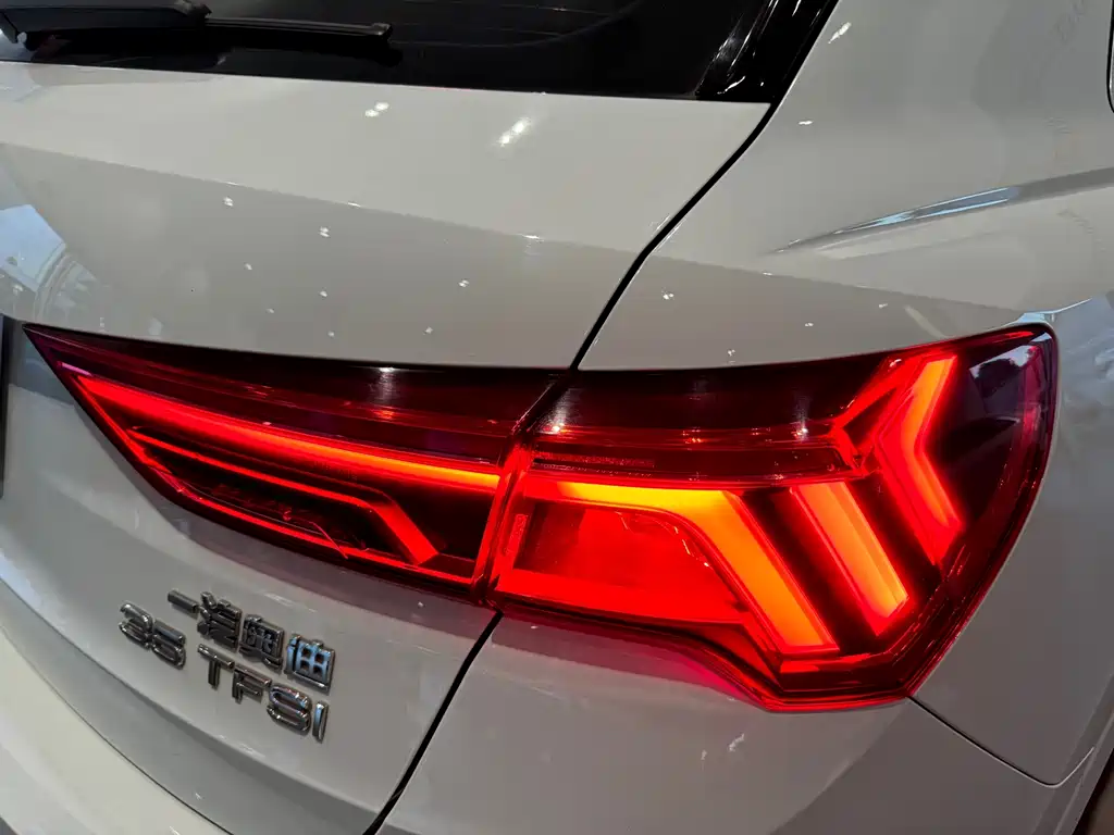 Audi Q3 2020 — фото 7