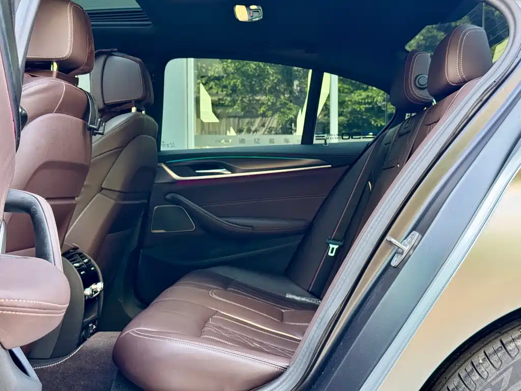 BMW 5 Series 2023 — фото 14