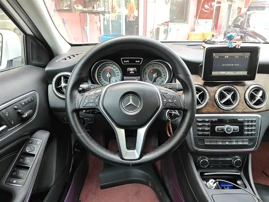 Mercedes-Benz GLA 2015 — фото 11