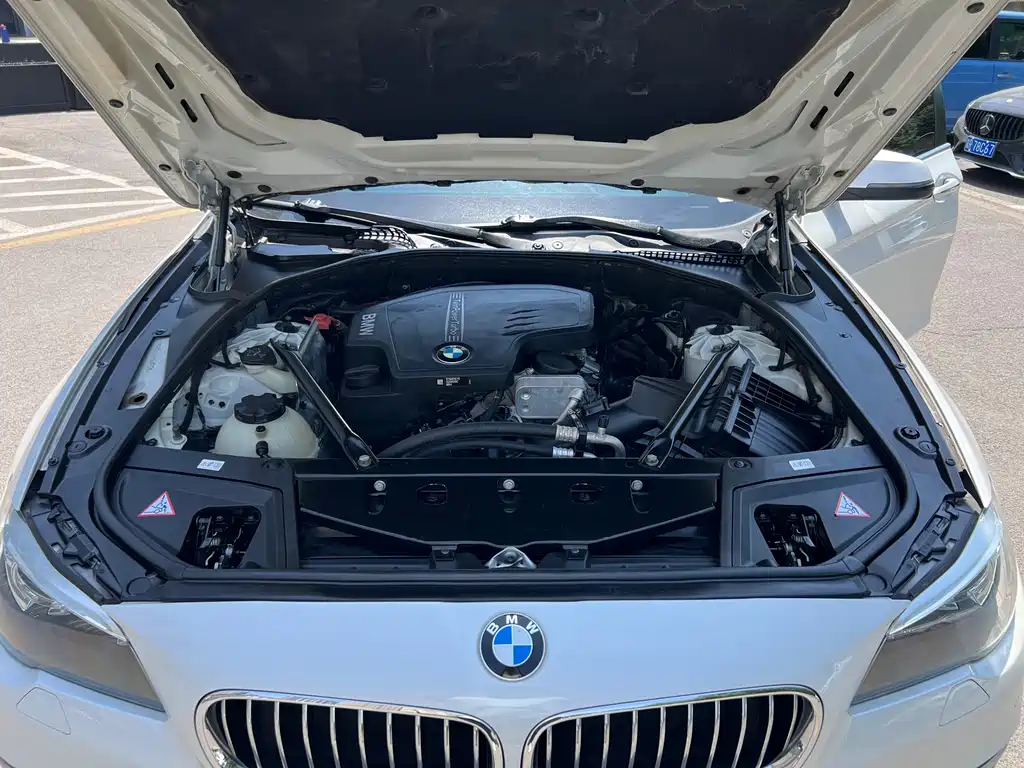 BMW 5 Series 2015 — фото 18