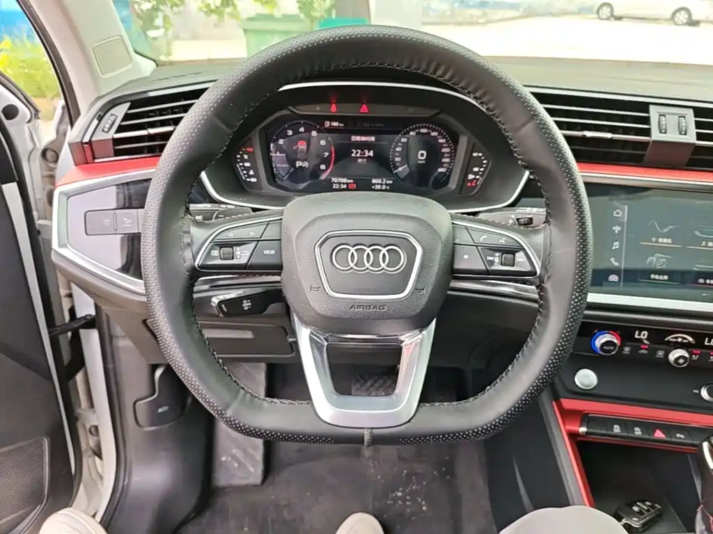 Audi Q3 2020 — фото 11