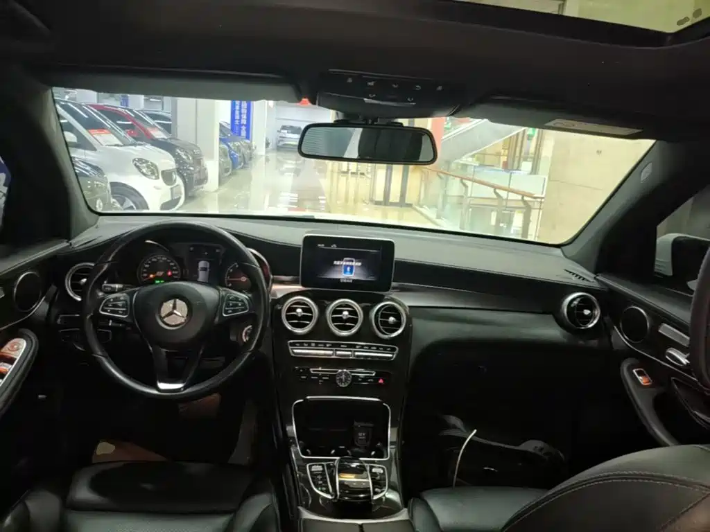 Mercedes-Benz GLC 2018 — фото 10