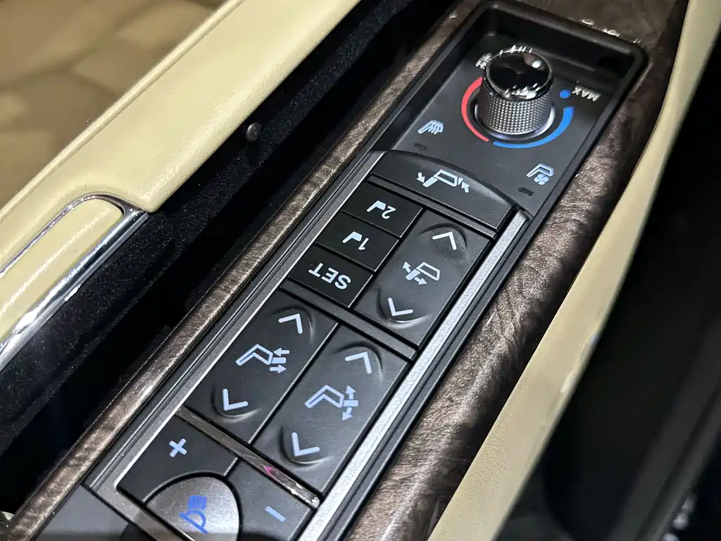 Toyota Vellfire 2023 — фото 13