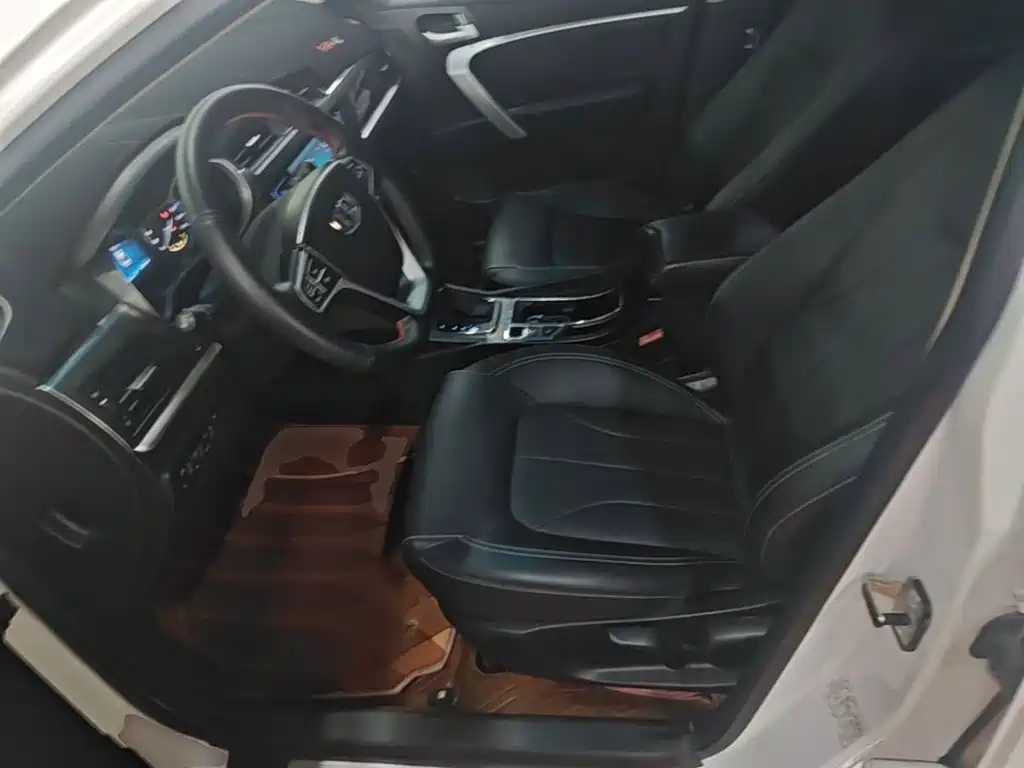 Geely Emgrand 2018 — фото 15