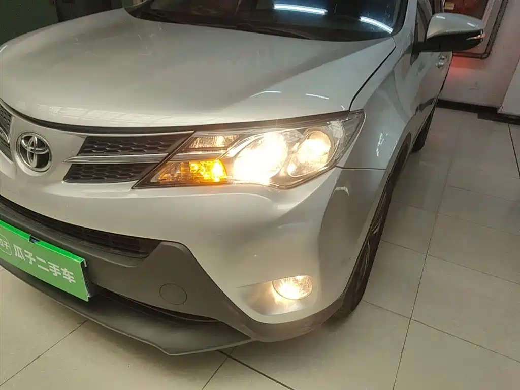 Toyota RAV4 2015 — фото 24