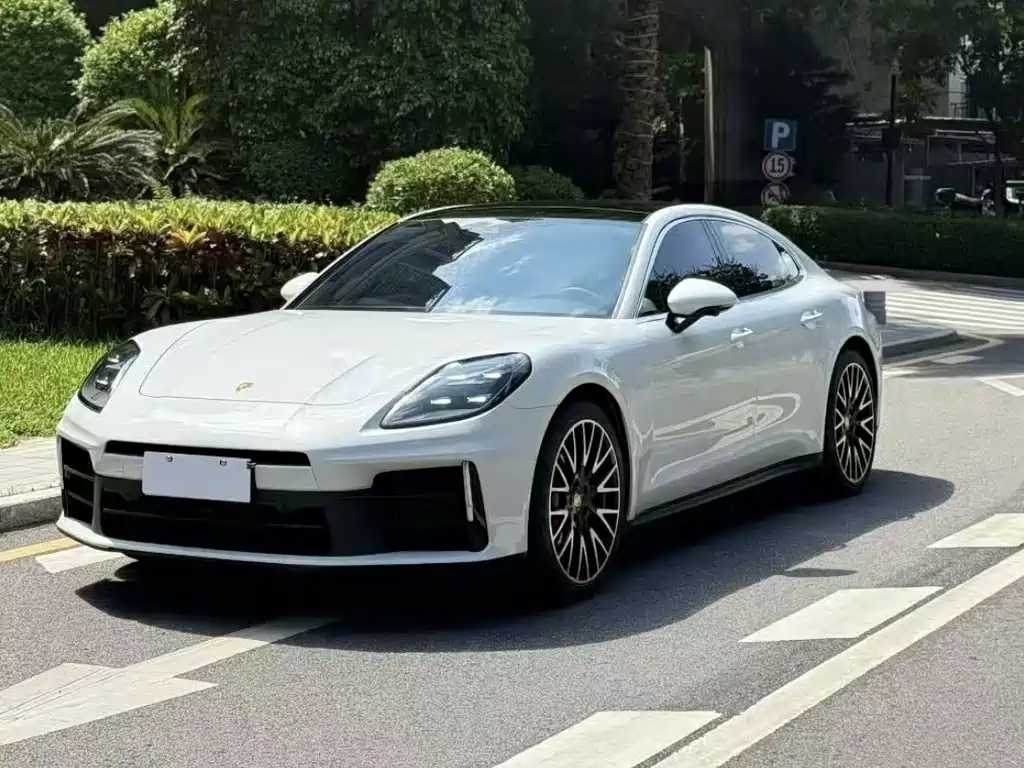 Porsche Panamera 2024 — фото 1