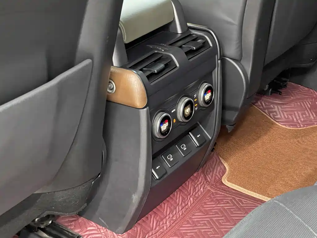 Land Rover Defender 2021 — фото 17