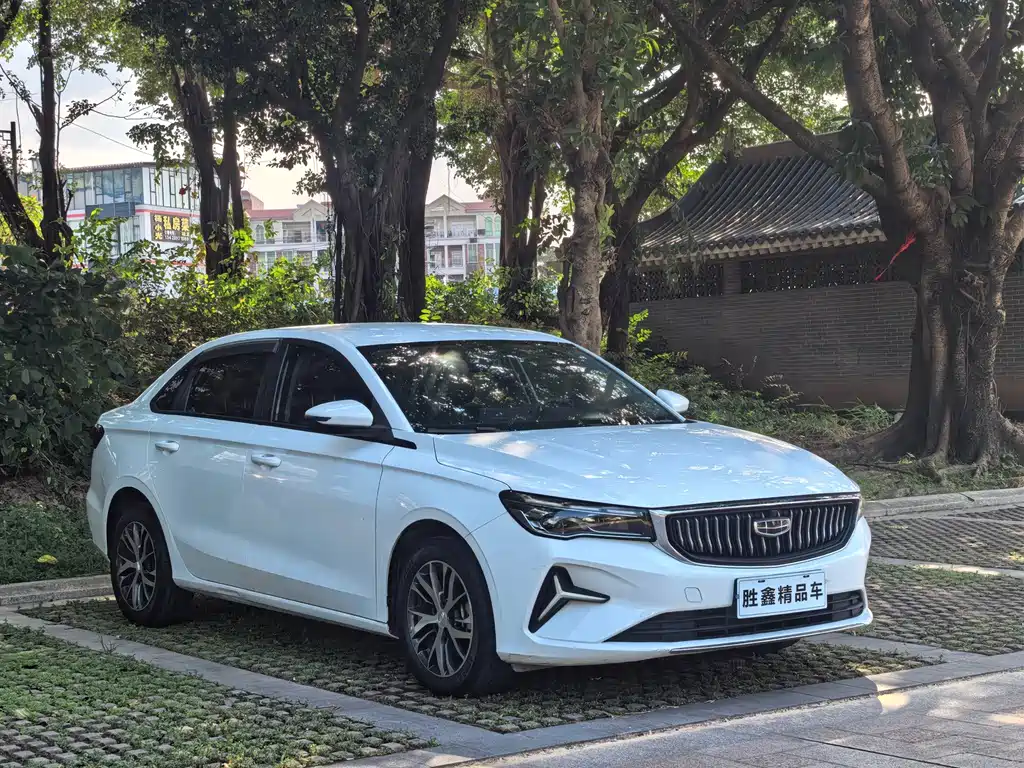 Geely Emgrand 2023