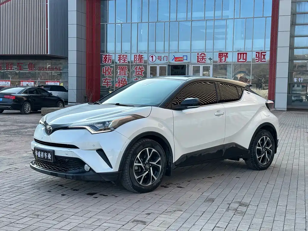 Toyota C-HR 2019 — фото 2