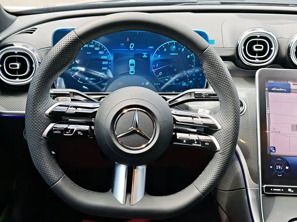 Mercedes-Benz C-Class 2025 — фото 10