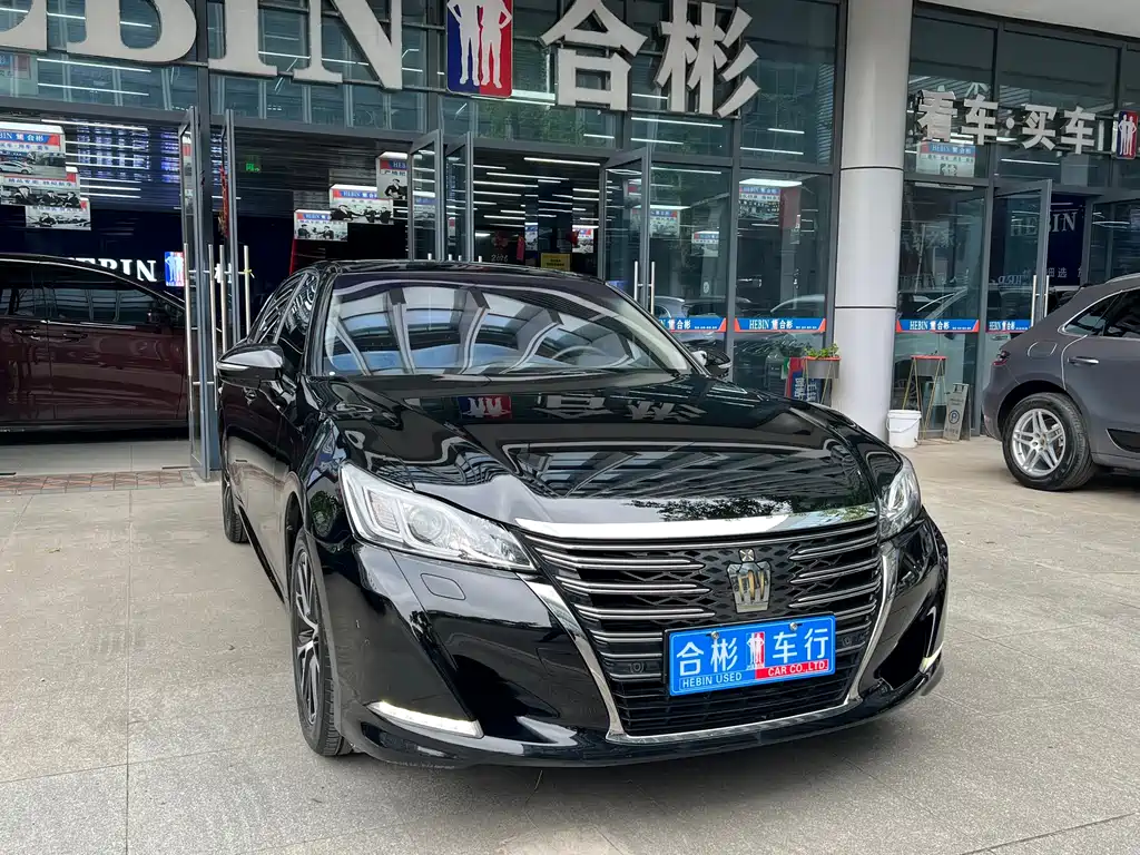 Toyota Crown 2018 — фото 3