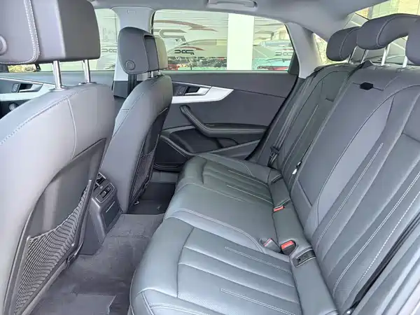 Audi A4L 2021