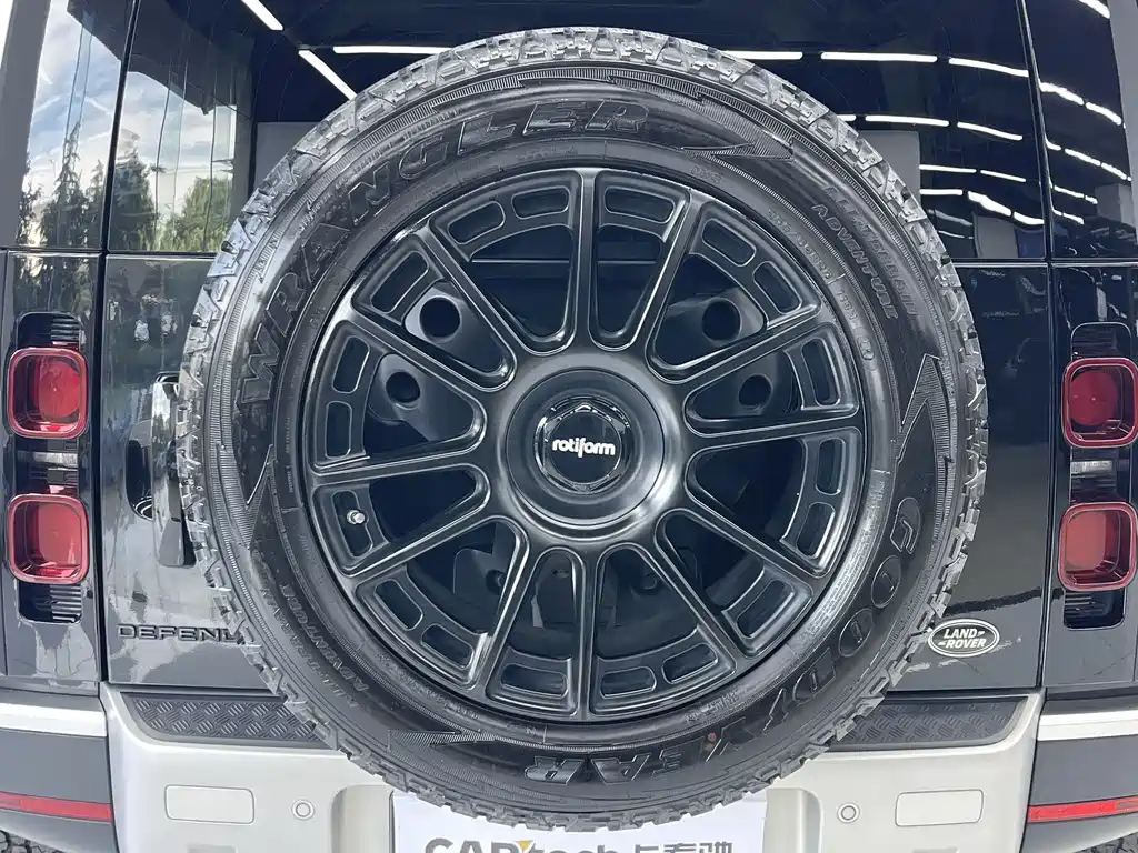 Land Rover Defender 2021 — фото 20