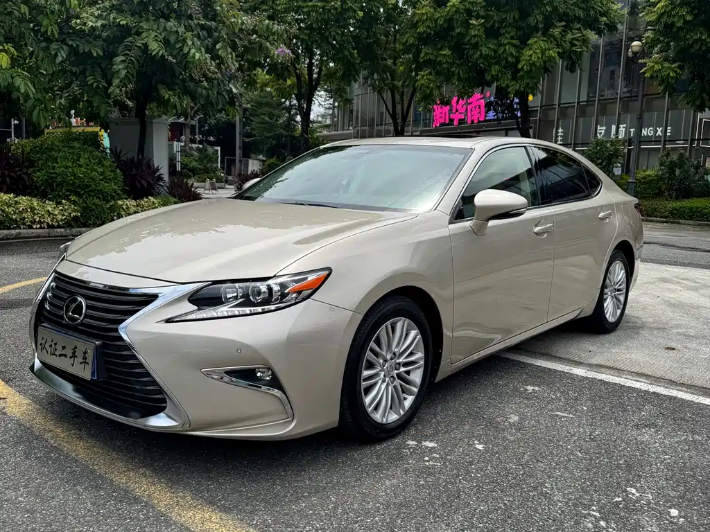 Lexus ES 2017 — фото 1