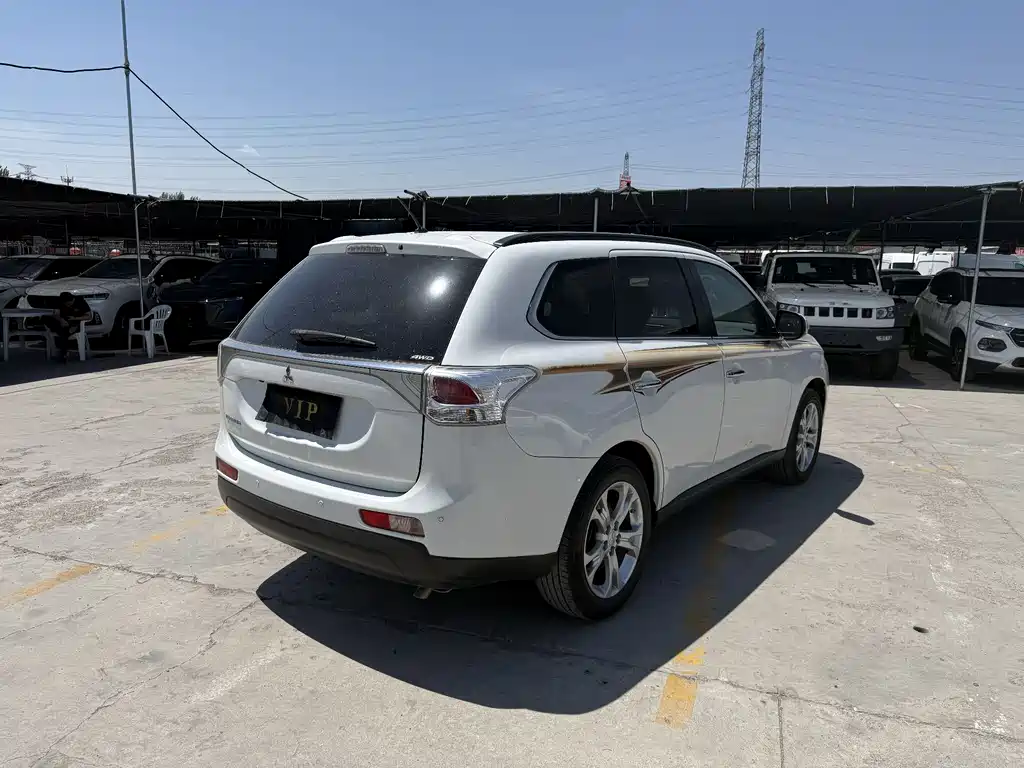 Mitsubishi Outlander 2014 — фото 9