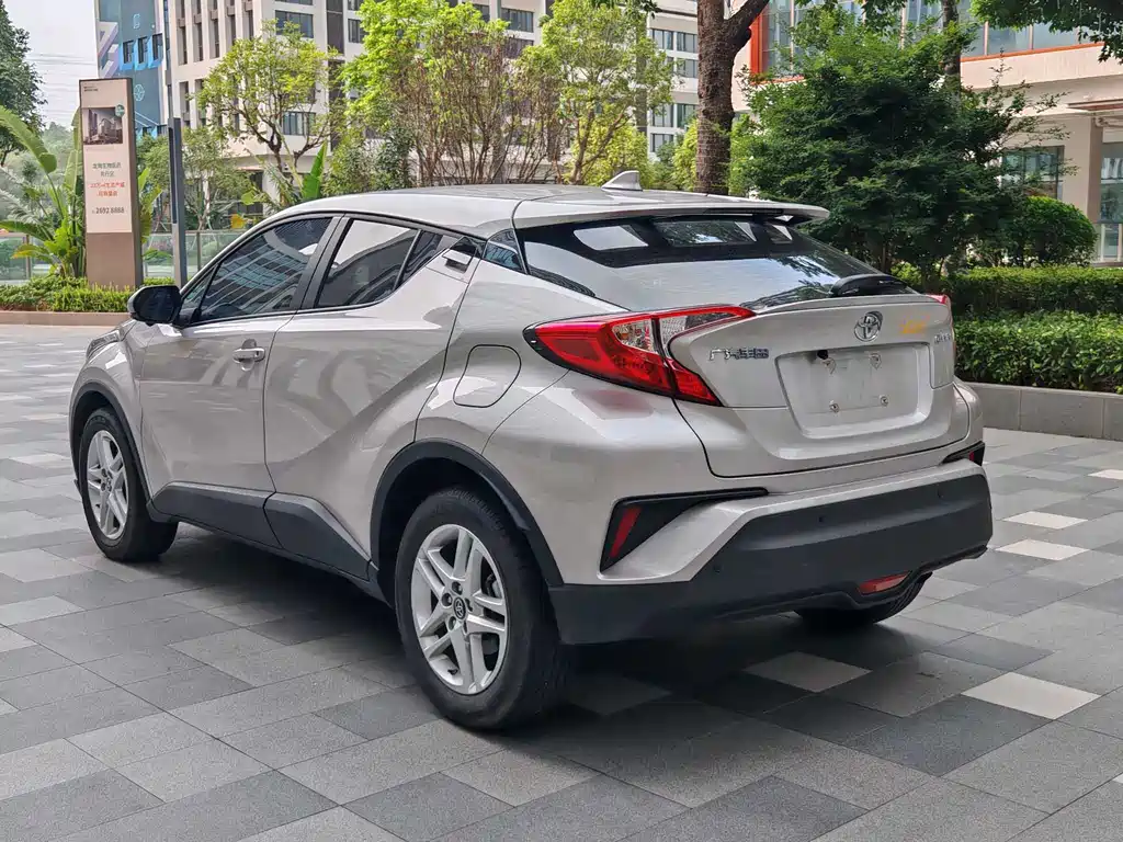 Toyota C-HR 2023 — фото 8