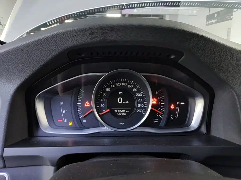 Volvo S60 2015 — фото 12