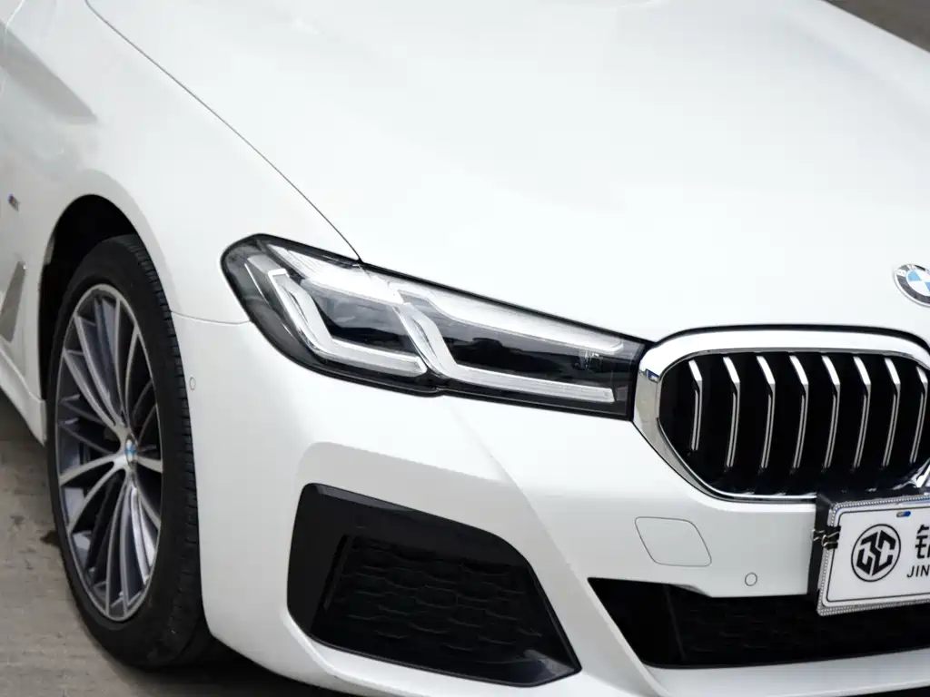 BMW 5 Series 2023 — фото 10