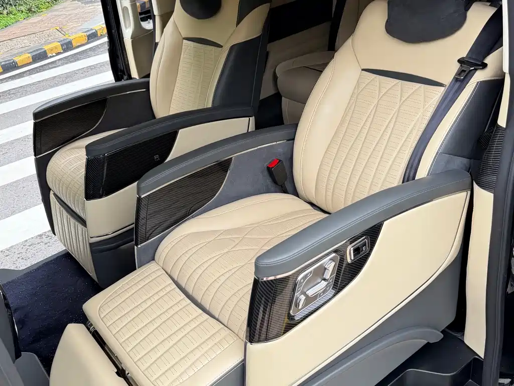 Mercedes-Benz V-Class 2024 — фото 15