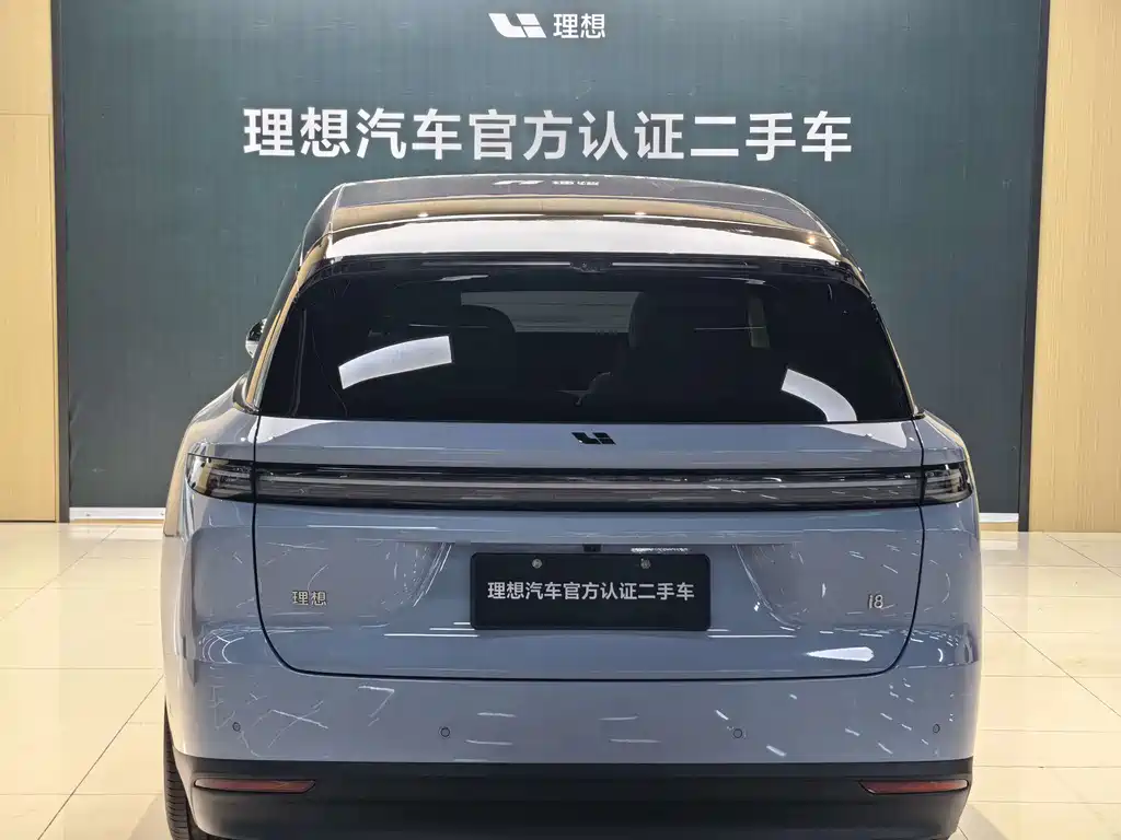 Li Auto i8 2025