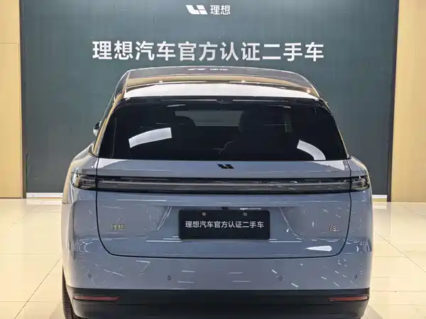 Li Auto i8 2025