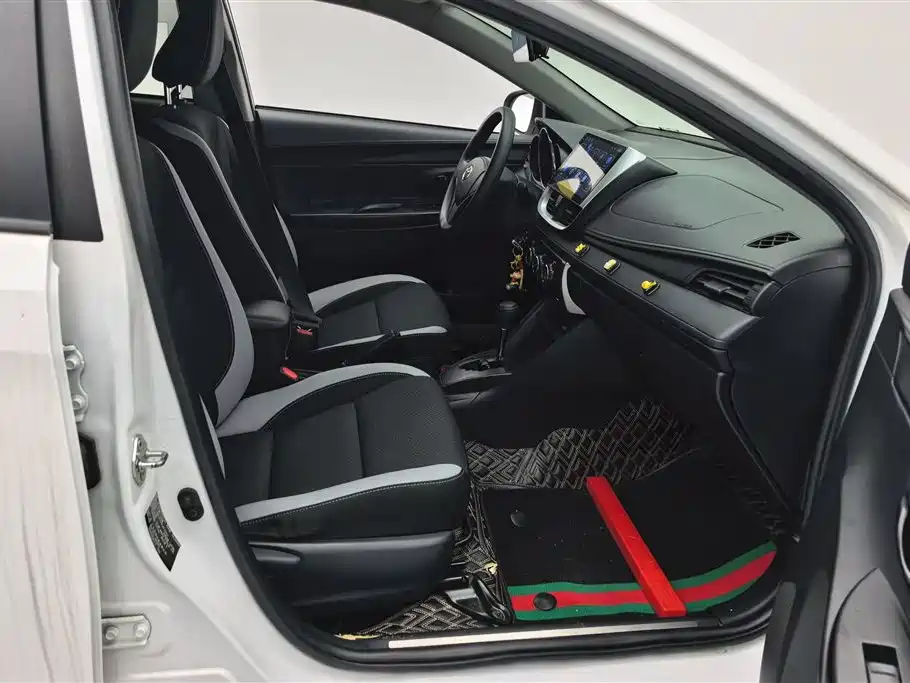Toyota Yaris L 2020 — фото 8