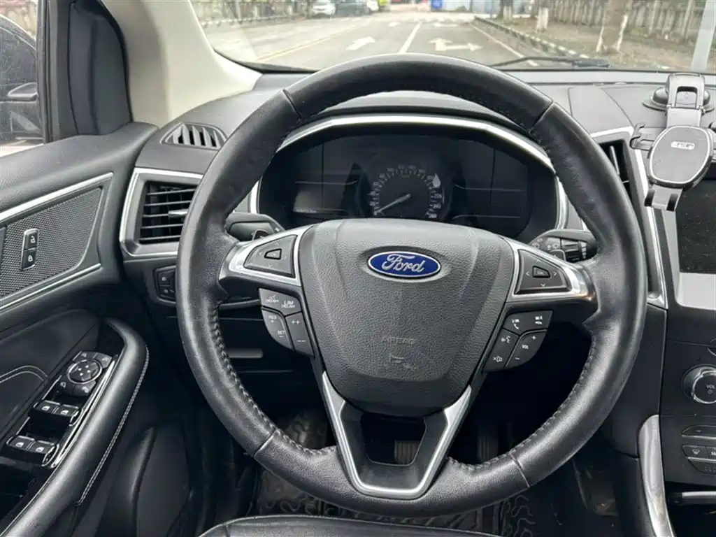 Ford Edge 2018 — фото 14