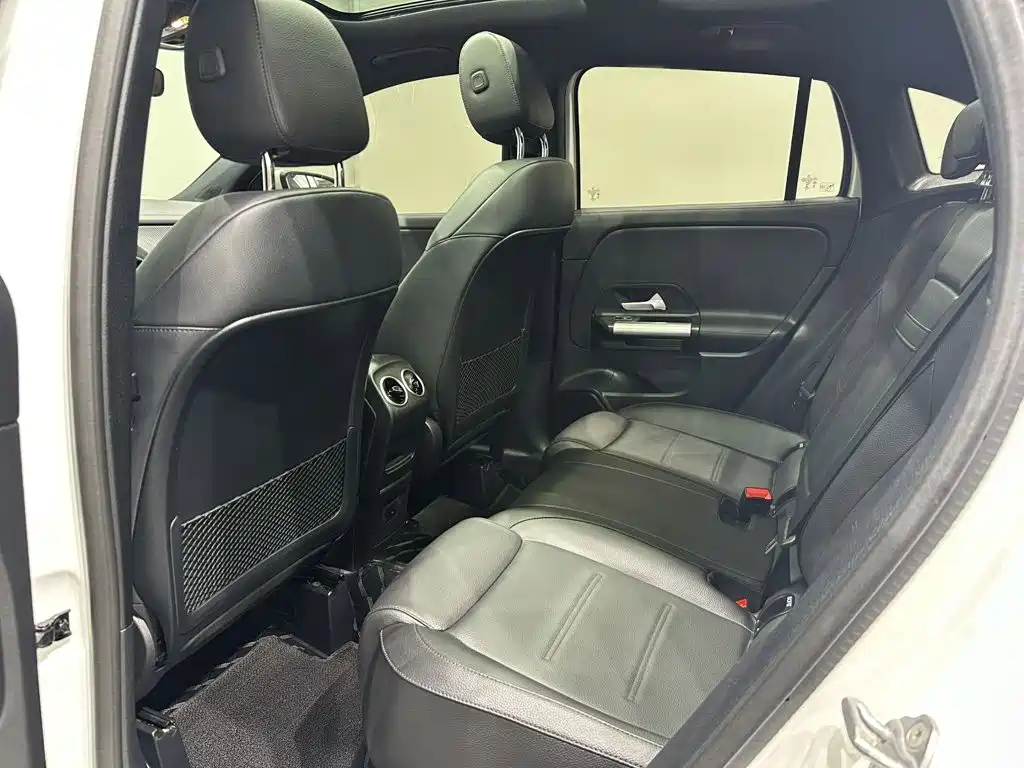 Mercedes-Benz GLA 2023 — фото 10