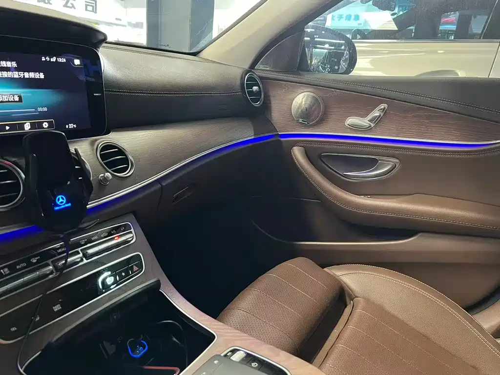 Mercedes-Benz E-Class 2022 — фото 10