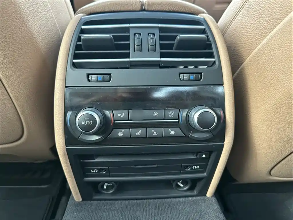 BMW 7 Series 2015 — фото 19